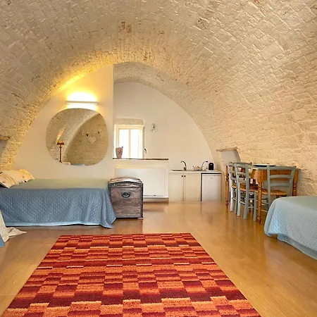 Palazzo Agrusti - Residenza D'epoca Bed & Breakfast 3*