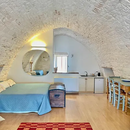 Palazzo Agrusti - Residenza D'epoca Bed & Breakfast 3*